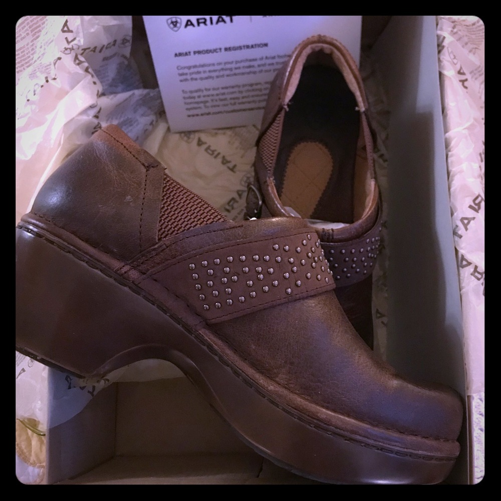 Ariat “Sheila” Leather Clog Pebbled Copper (7.5)